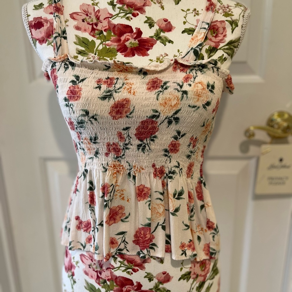 American Eagle blush pink floral crop top - size M